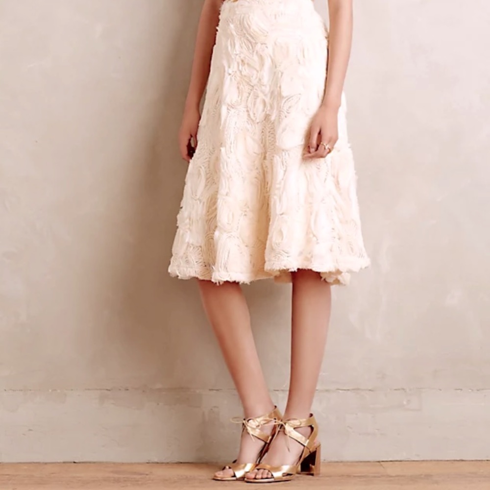 NWT Anthropologie HD in Paris Tufted Blossom MIDI Skirt; Creme